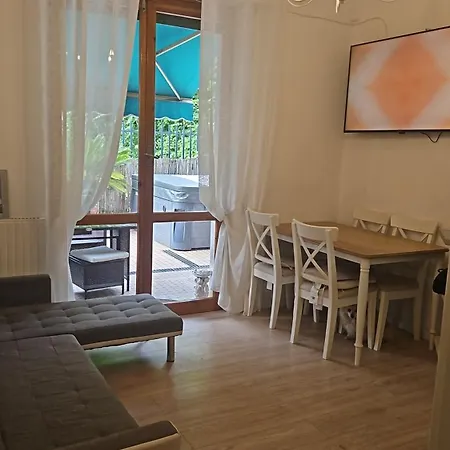 2-bed Sleeps 5 With Hot Tub *