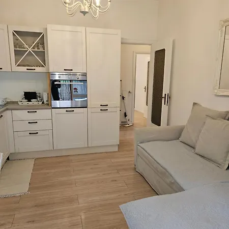 2-bed Sleeps 5 With Hot Tub Appartement Rapallo