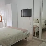 2-bed Sleeps 5 With Hot Tub Lejlighed Rapallo