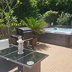 Appartement 2-bed Sleeps 5 With Hot Tub *
